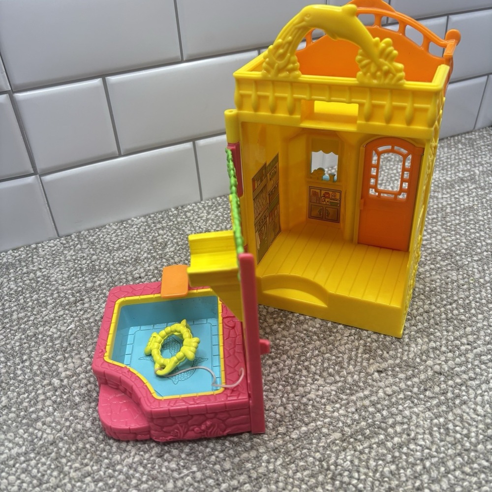 2004 Fisher Price Sweet Street Village Pool Beach Playhouse Set Bright